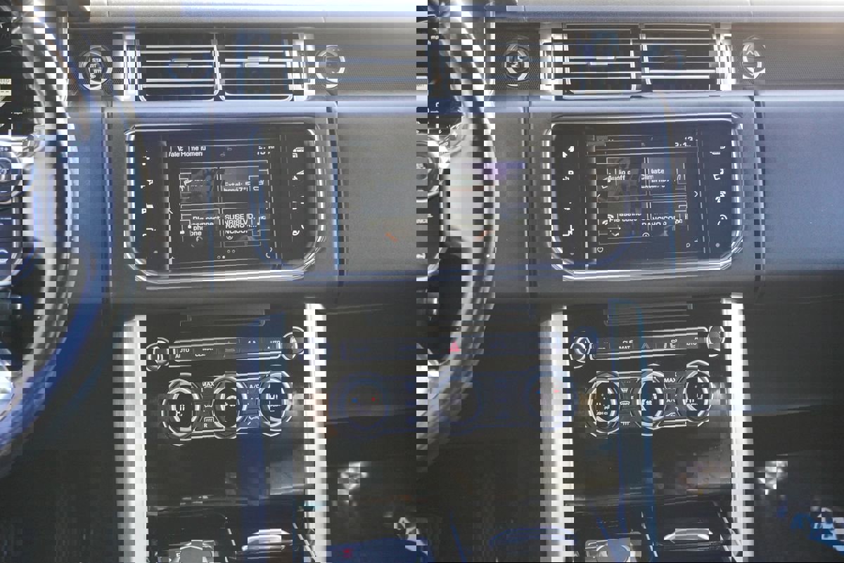 Used 2016 Land Rover Range Rover HSE image 23