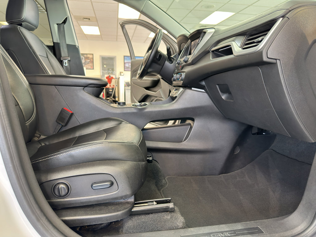 Used 2024 GMC Terrain SLT image 21