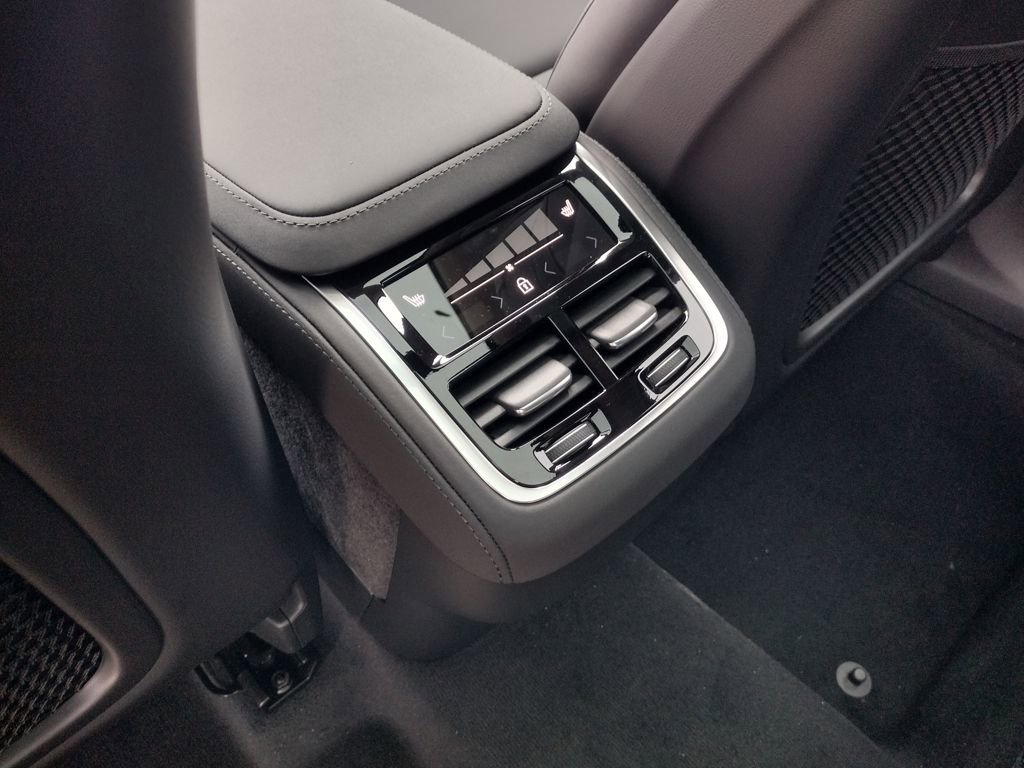 New 2026 Volvo XC90 B6 Plus w/ Protection Package Premier image 24