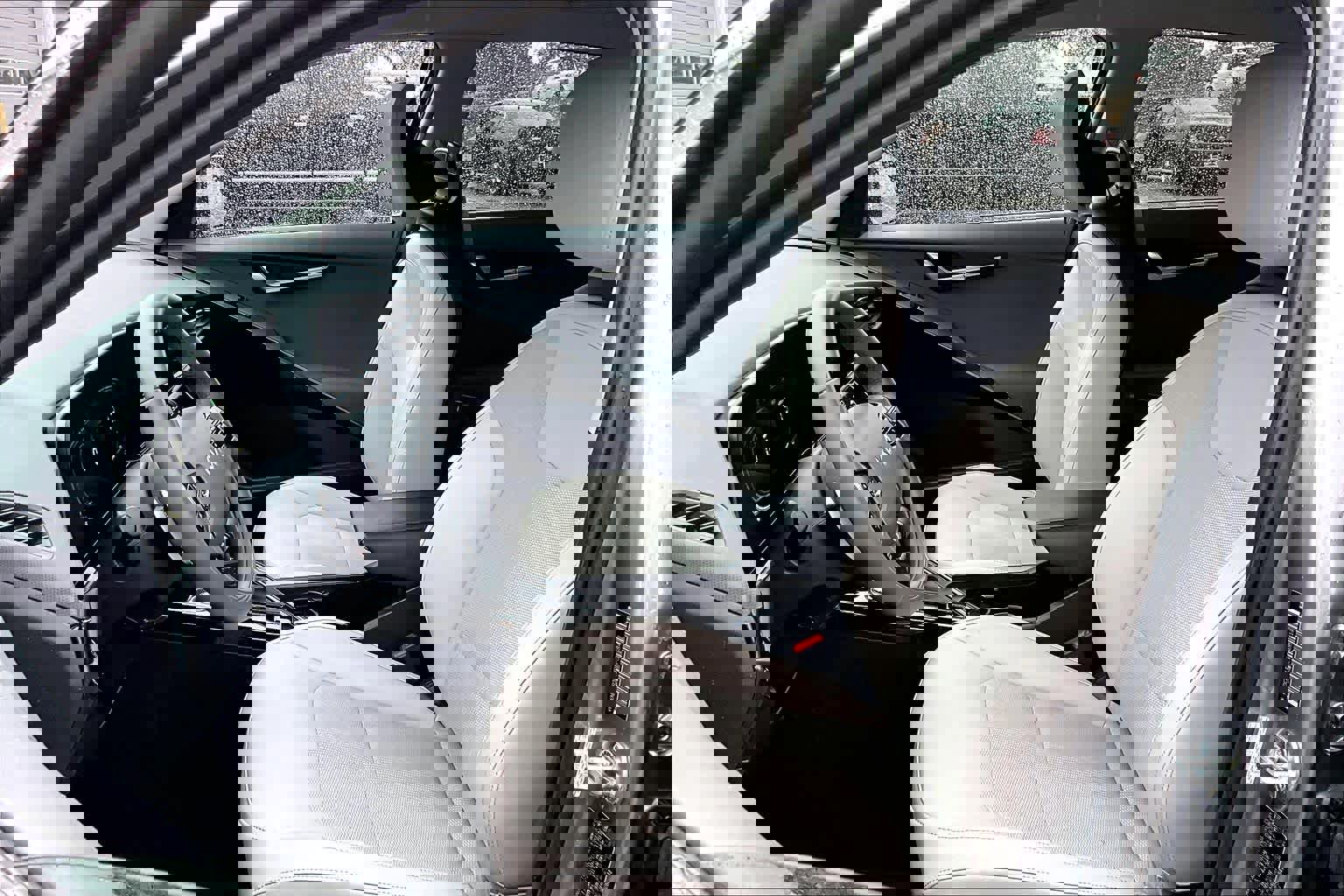 Used 2023 Kia Niro EX image 11