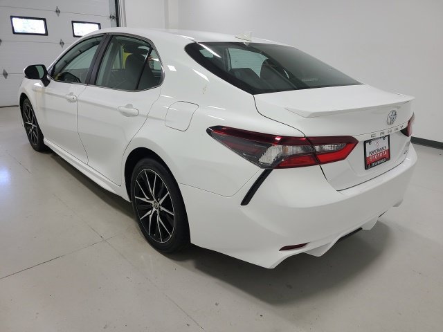Used 2024 Toyota Camry SE FWD image 9