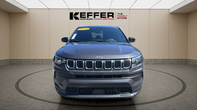 Used 2024 Jeep Compass Sport image 8