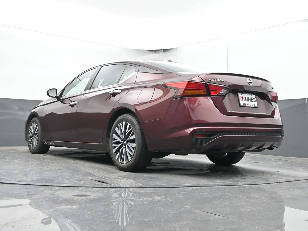Used 2024 Nissan Altima 2.5 SV FWD image 48