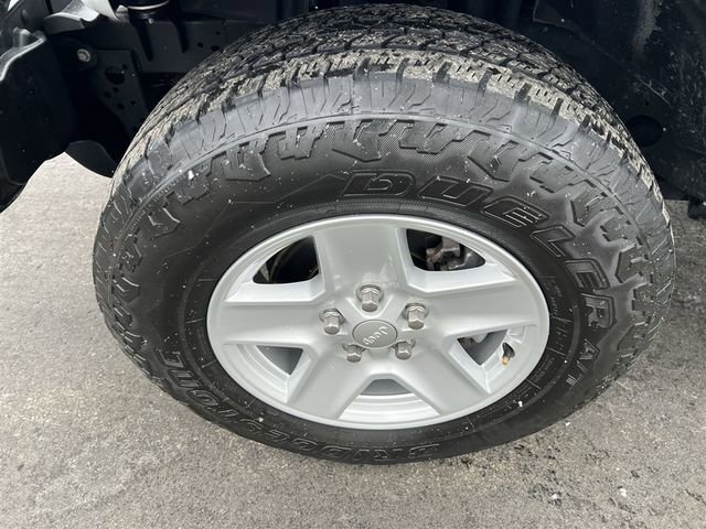 Used 2022 Jeep Gladiator Sport image 21