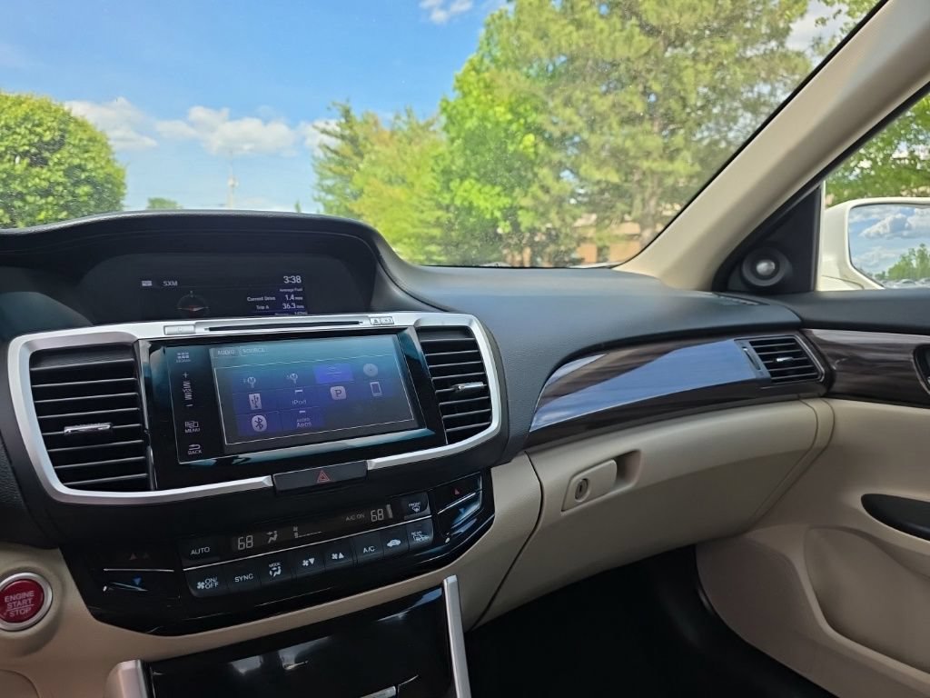 Used 2017 Honda Accord EX-L image 19