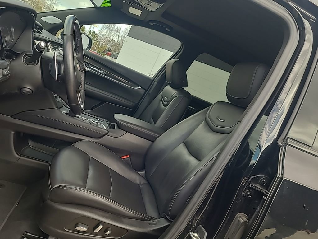 Used 2022 Cadillac XT6 Sport w/ Technology Package AWD/4WD image 11