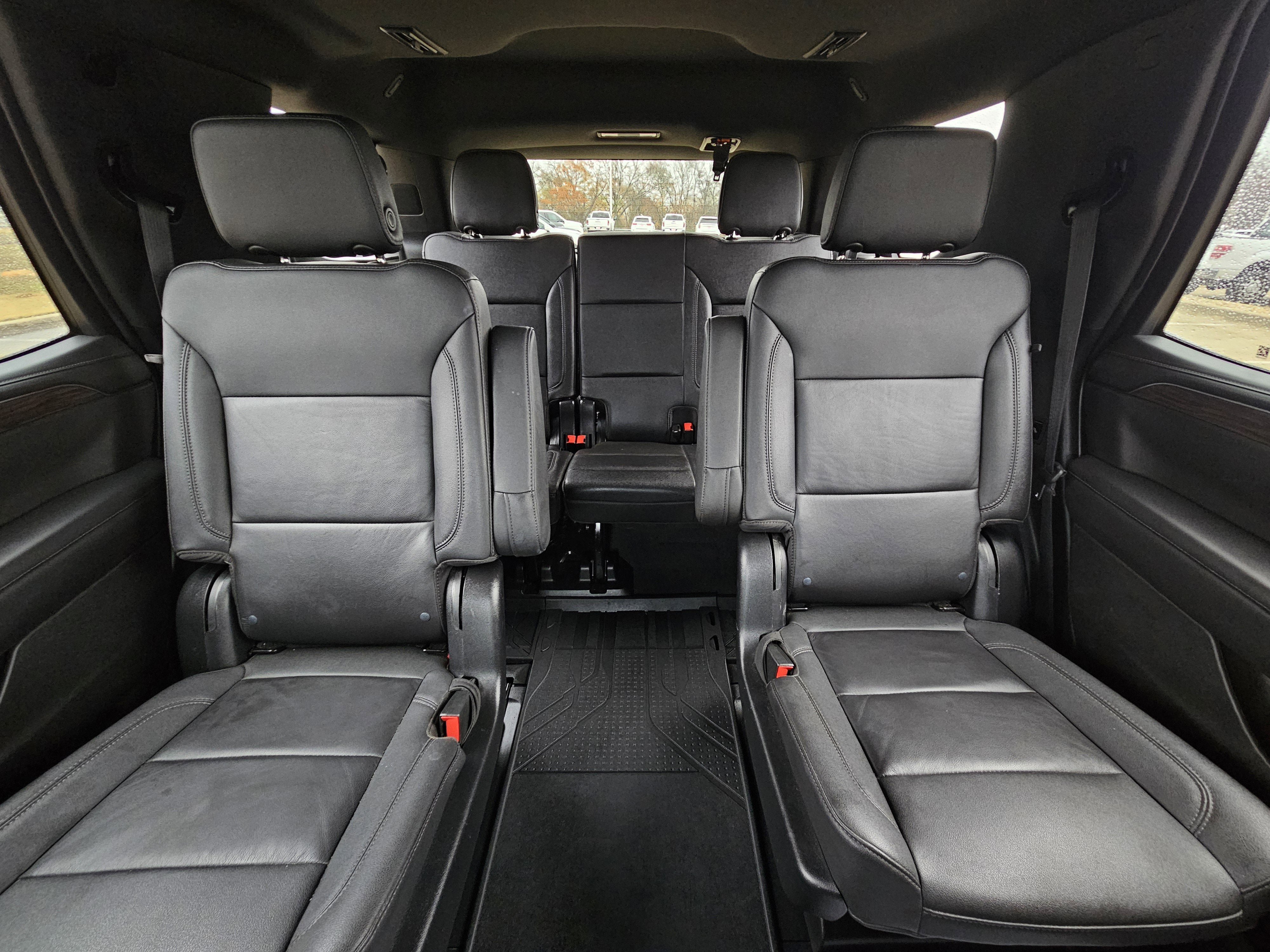 Used 2022 Chevrolet Tahoe Z71 w/ Luxury Package AWD/4WD image 29
