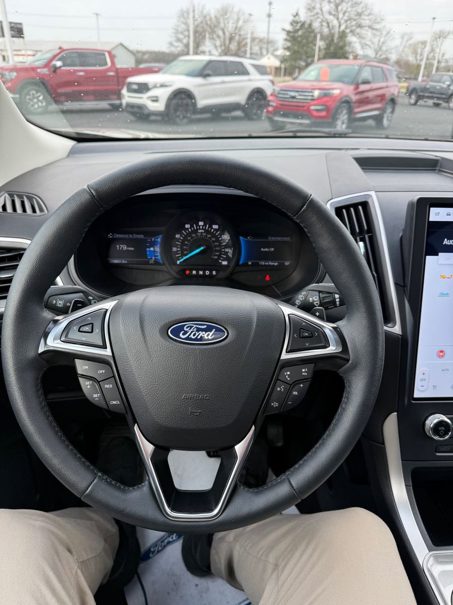 Used 2024 Ford Edge SEL w/ Convenience Package image 13