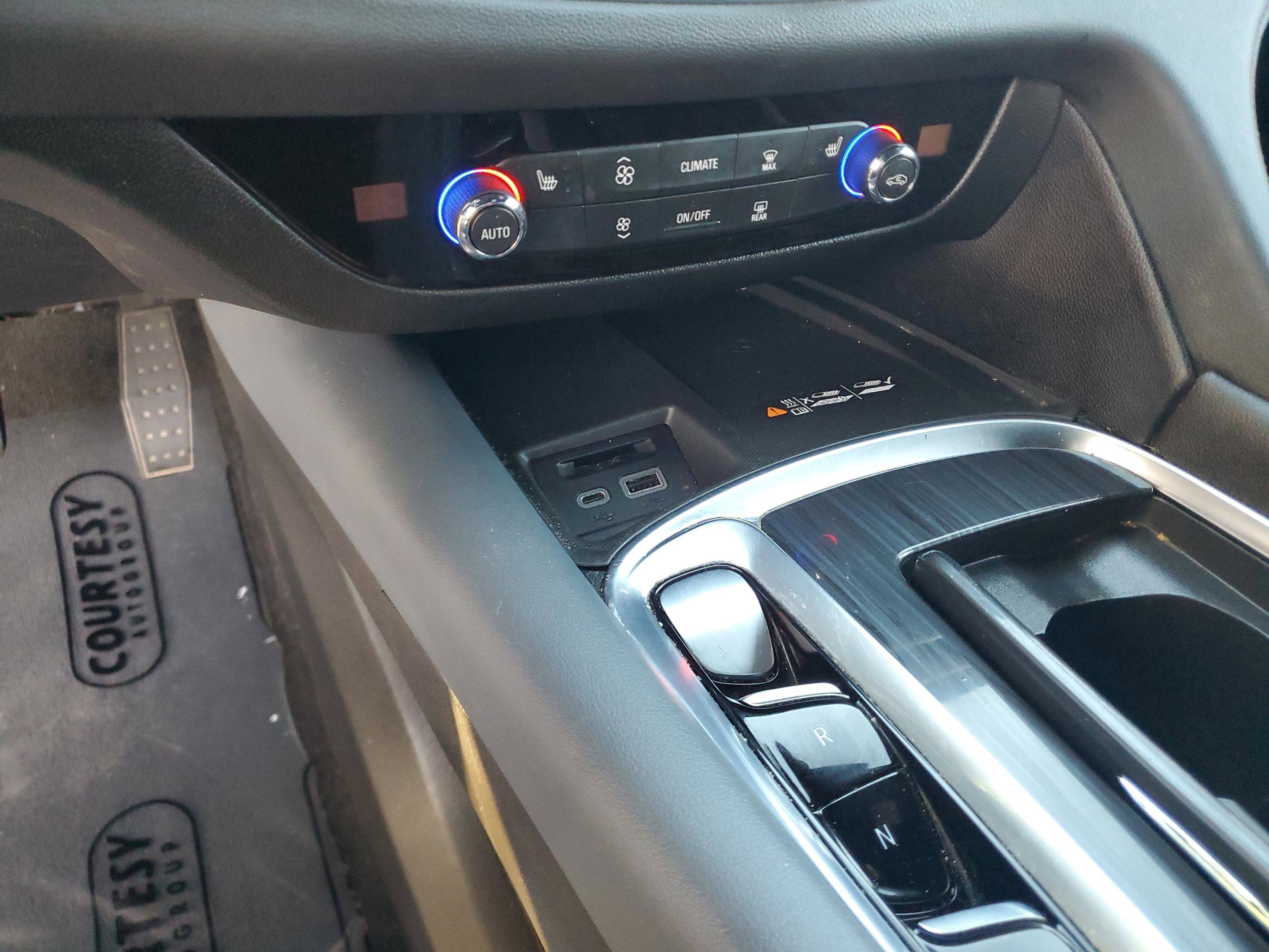 Used 2022 Buick Enclave Essence w/ Sport Touring Edition image 24