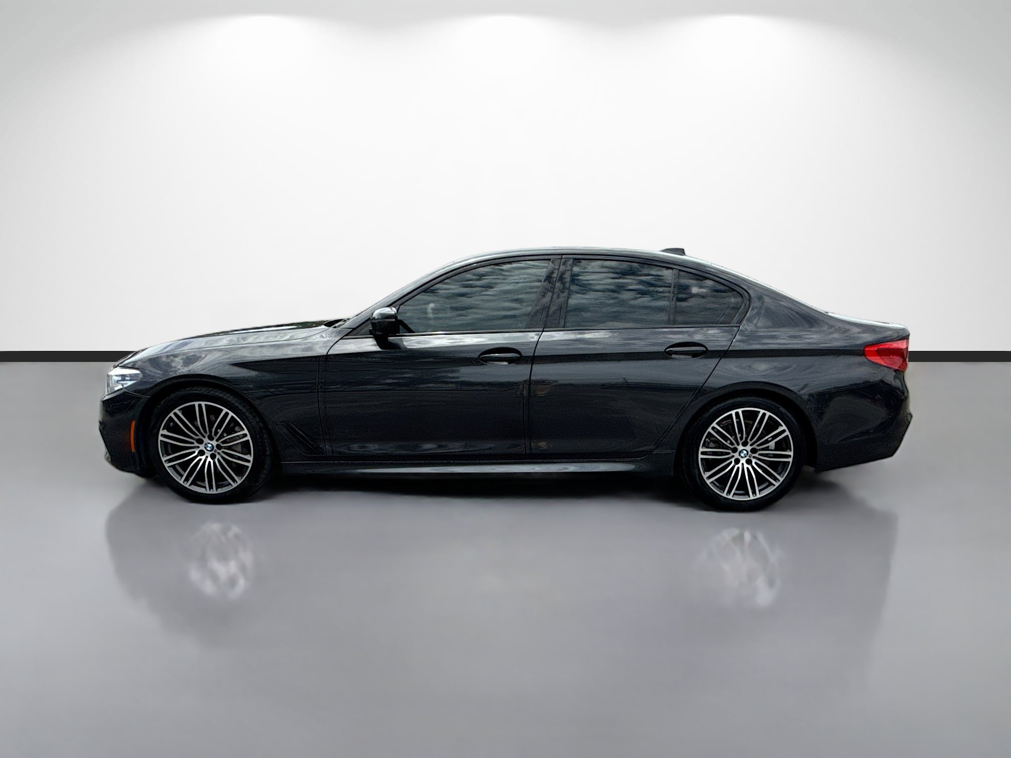 Used 2019 BMW 530i w/ M Sport Package RWD image 6