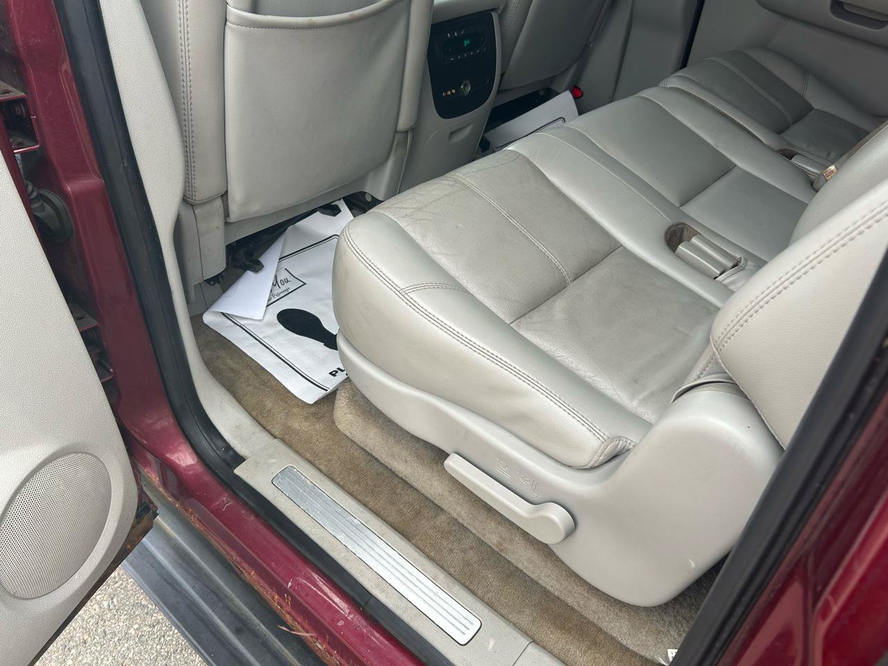 Used 2007 Chevrolet Suburban LT w/ LT Preferred Equipment Group AWD/4WD image 9