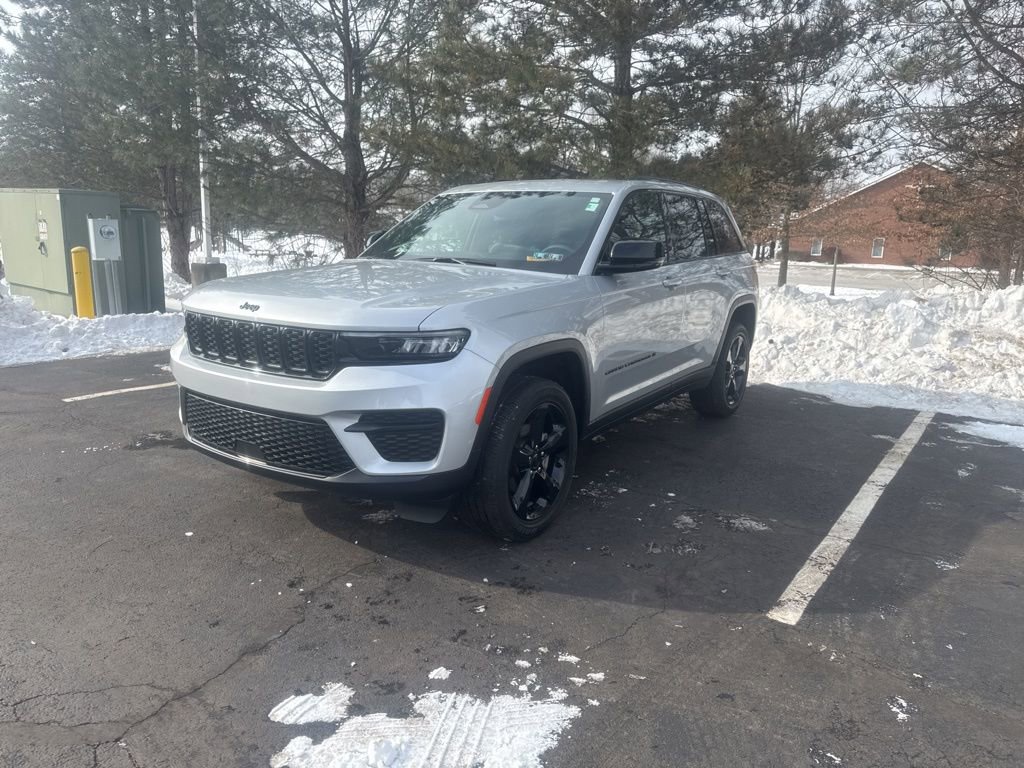 Used 2024 Jeep Grand Cherokee Altitude image 7