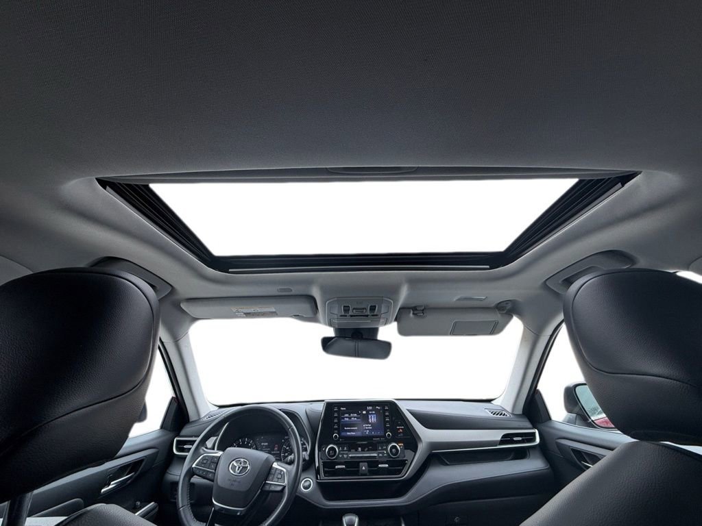 Used 2021 Toyota Highlander XLE image 23