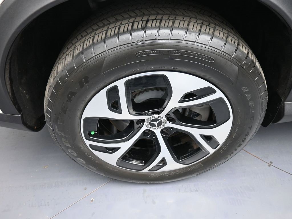 Used 2025 Mercedes-Benz GLC 350e 4MATIC image 12