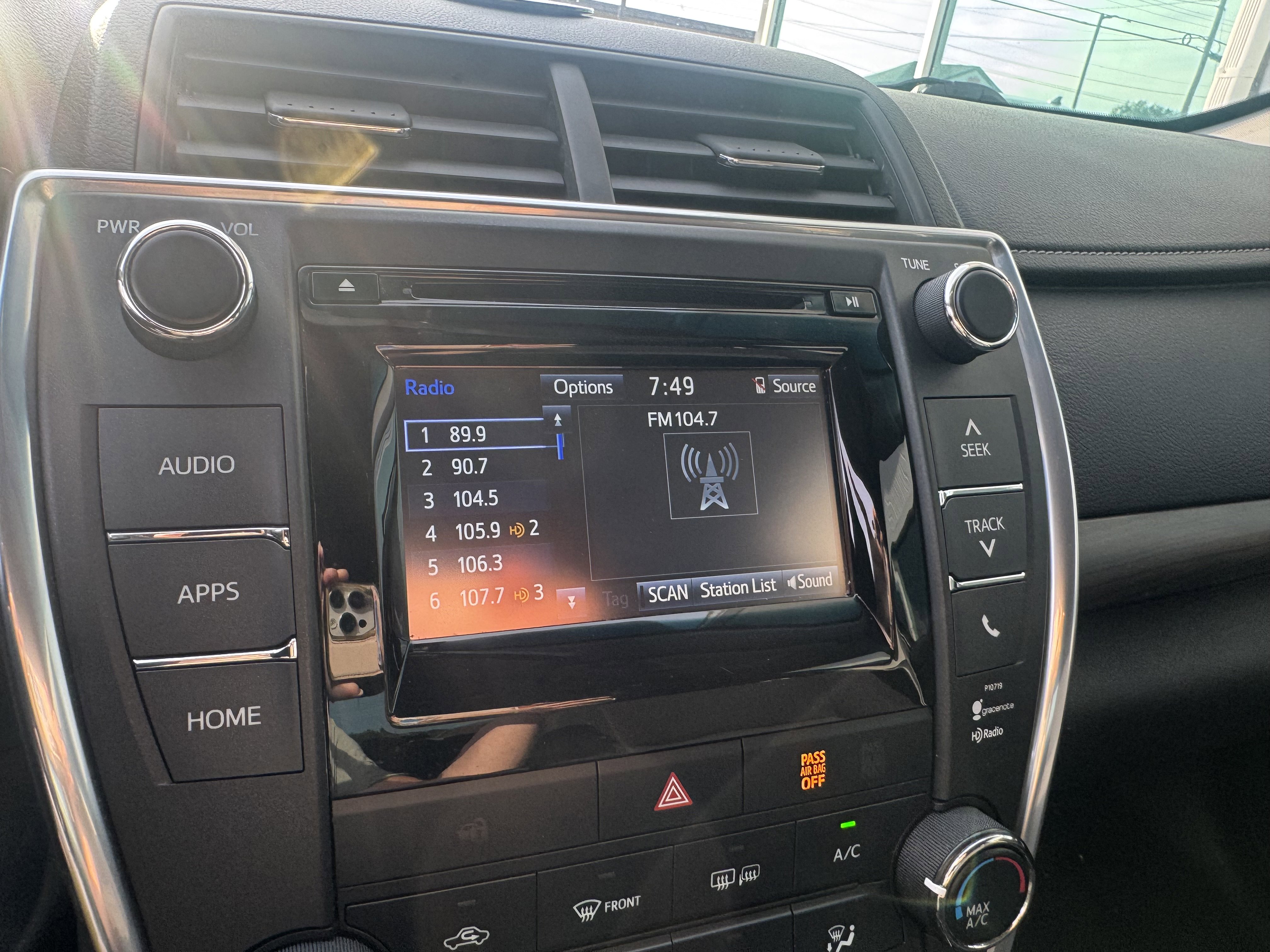Used 2015 Toyota Camry LE FWD image 17