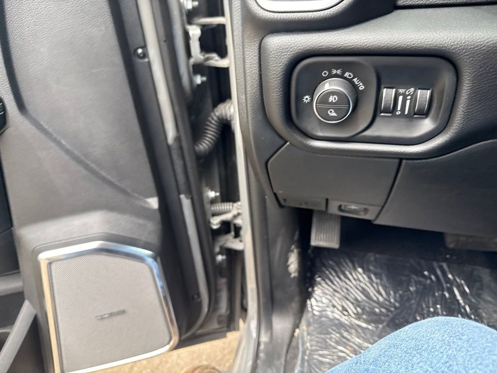 New 2026 RAM 2500 Laramie AWD/4WD image 17