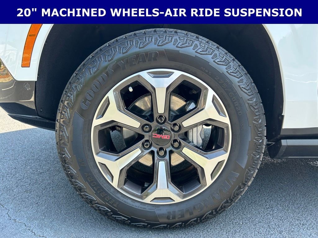 Used 2025 GMC Yukon XL AT4 Ultimate w/ LPO, AT4 Appearance Package AWD/4WD image 12