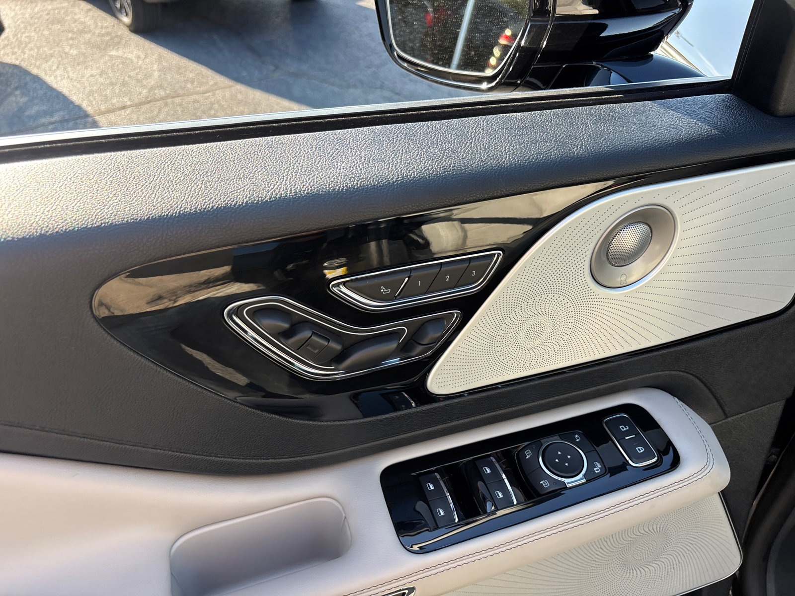 New 2026 Lincoln Aviator Reserve AWD/4WD image 12