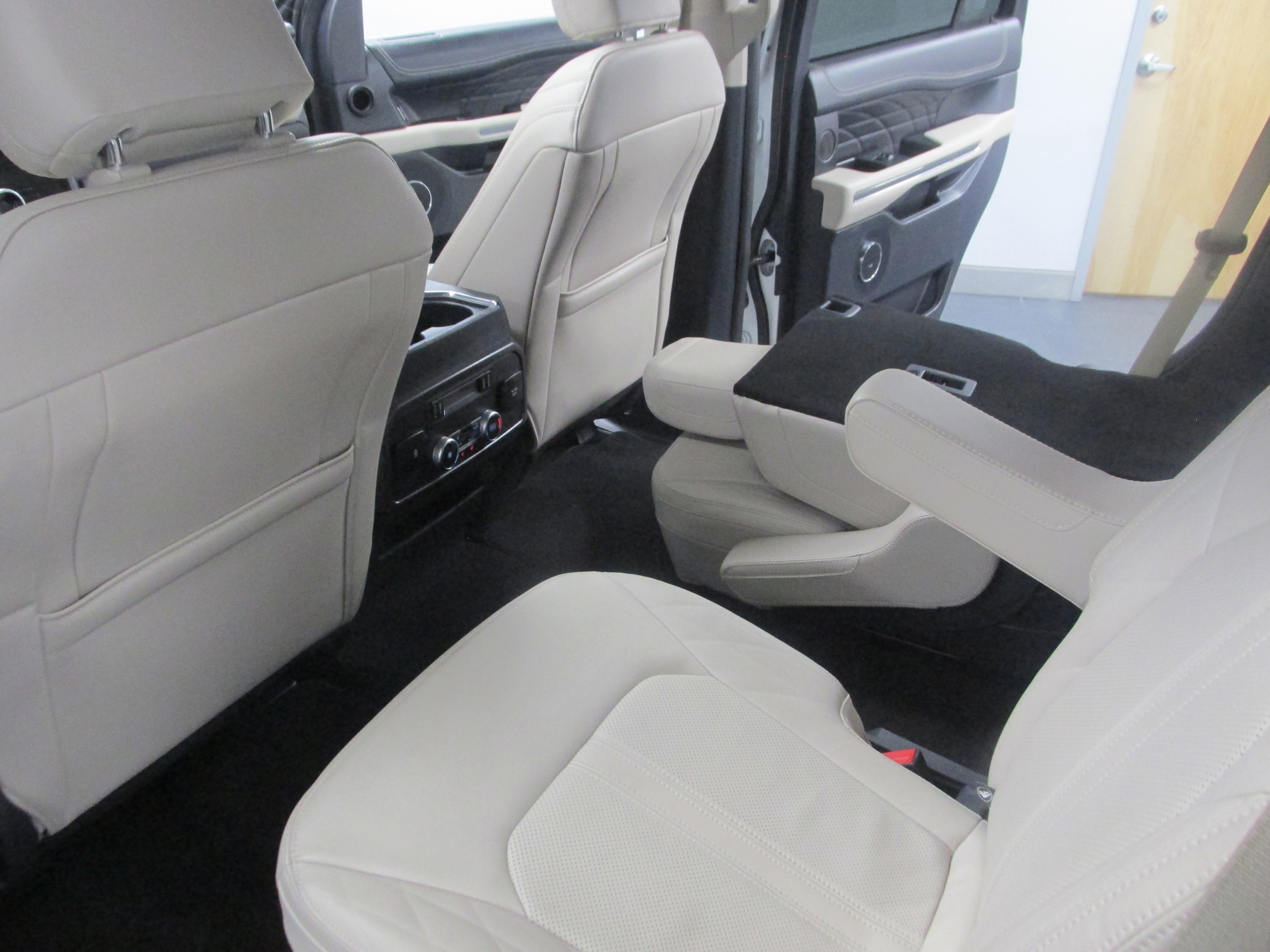 Used 2023 Ford Expedition Platinum image 28