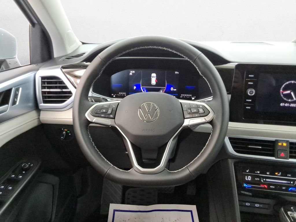 Used 2025 Volkswagen Taos SE image 12