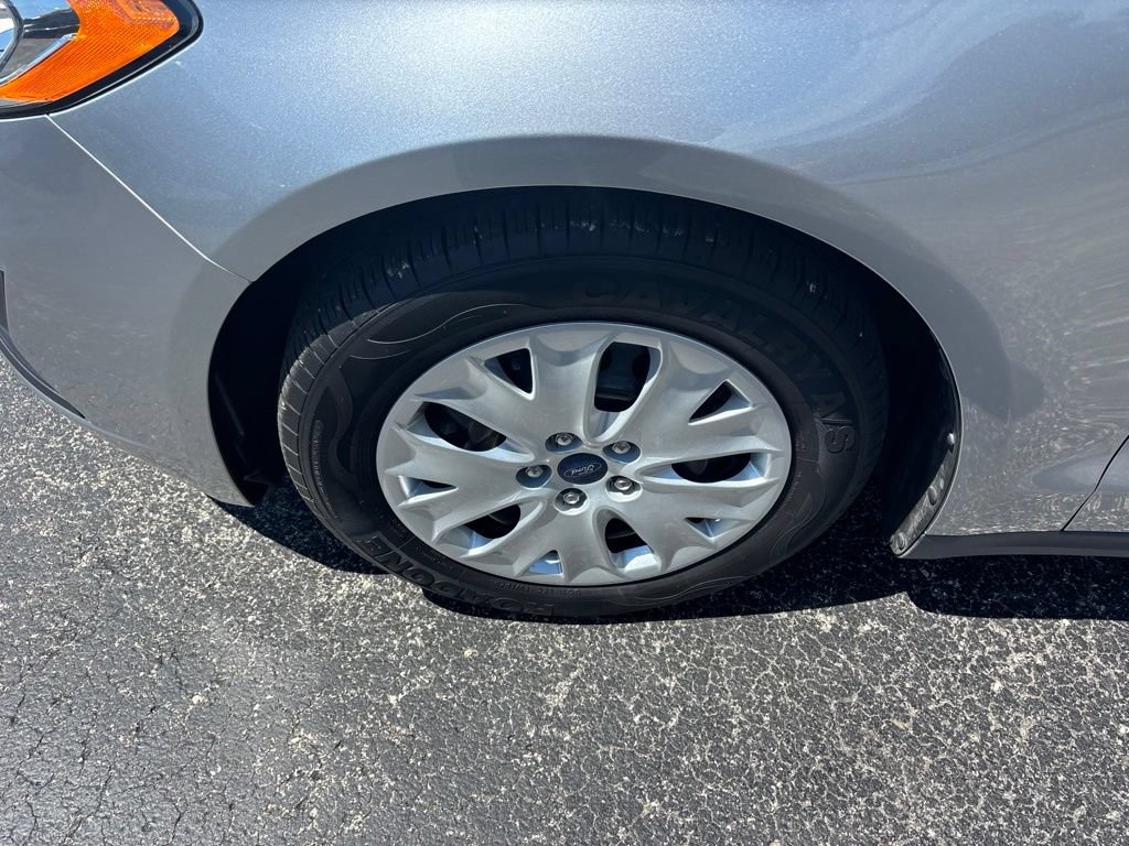 Used 2020 Ford Fusion S FWD image 9