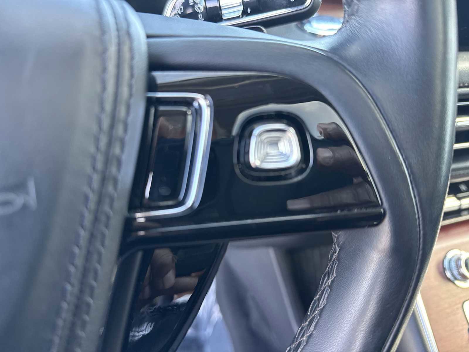 Used 2023 Lincoln Aviator Reserve AWD/4WD image 23