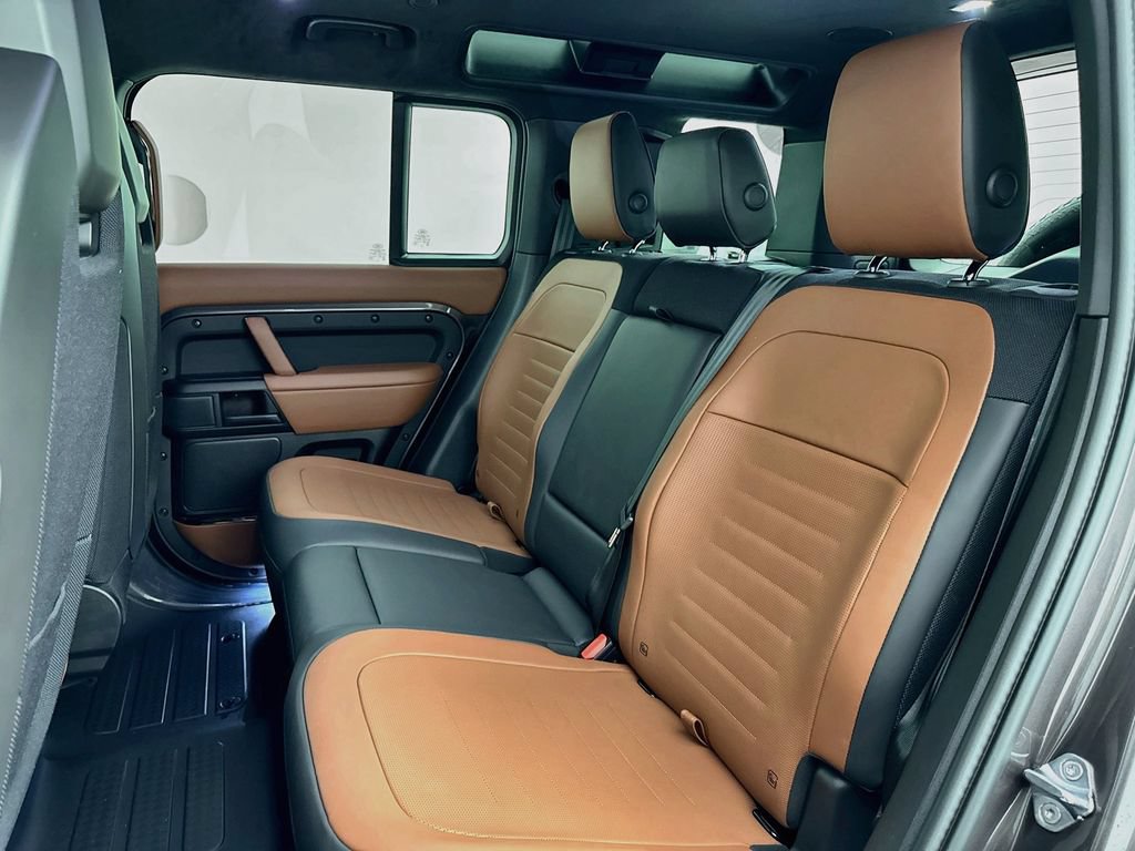 New 2026 Land Rover Defender 110 OCTA AWD/4WD image 25