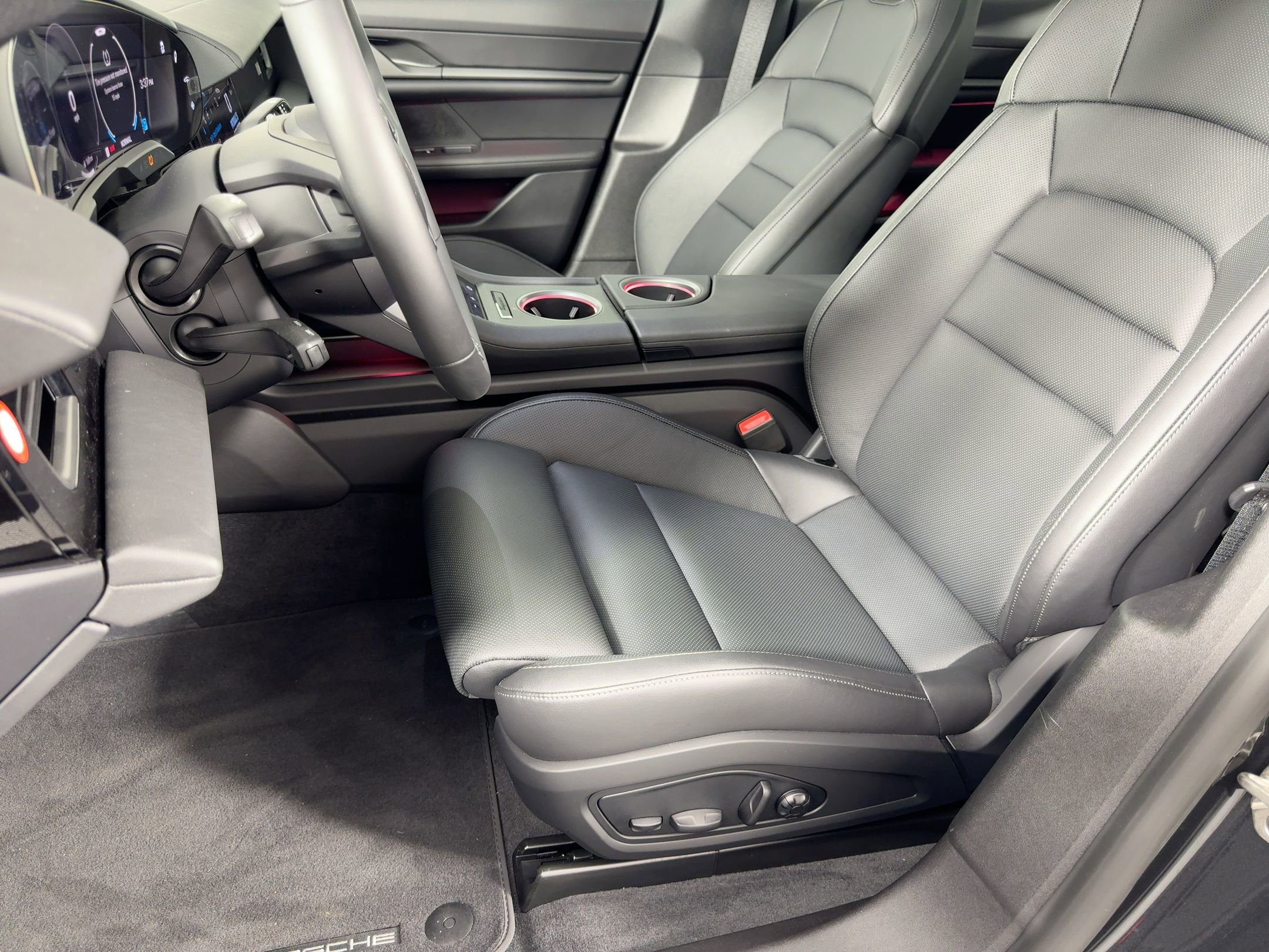 Used 2025 Porsche Taycan RWD image 4