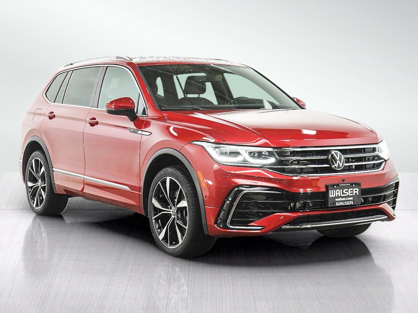 Used 2024 Volkswagen Tiguan SEL R-Line AWD/4WD image 7