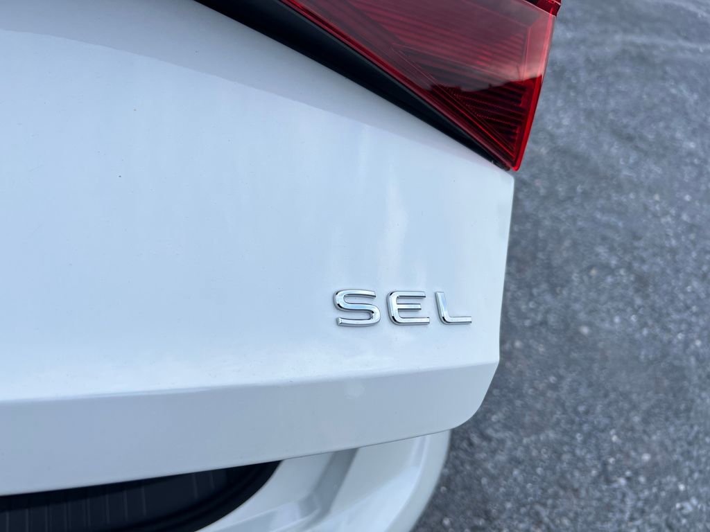 Used 2025 Volkswagen Jetta SEL FWD image 15