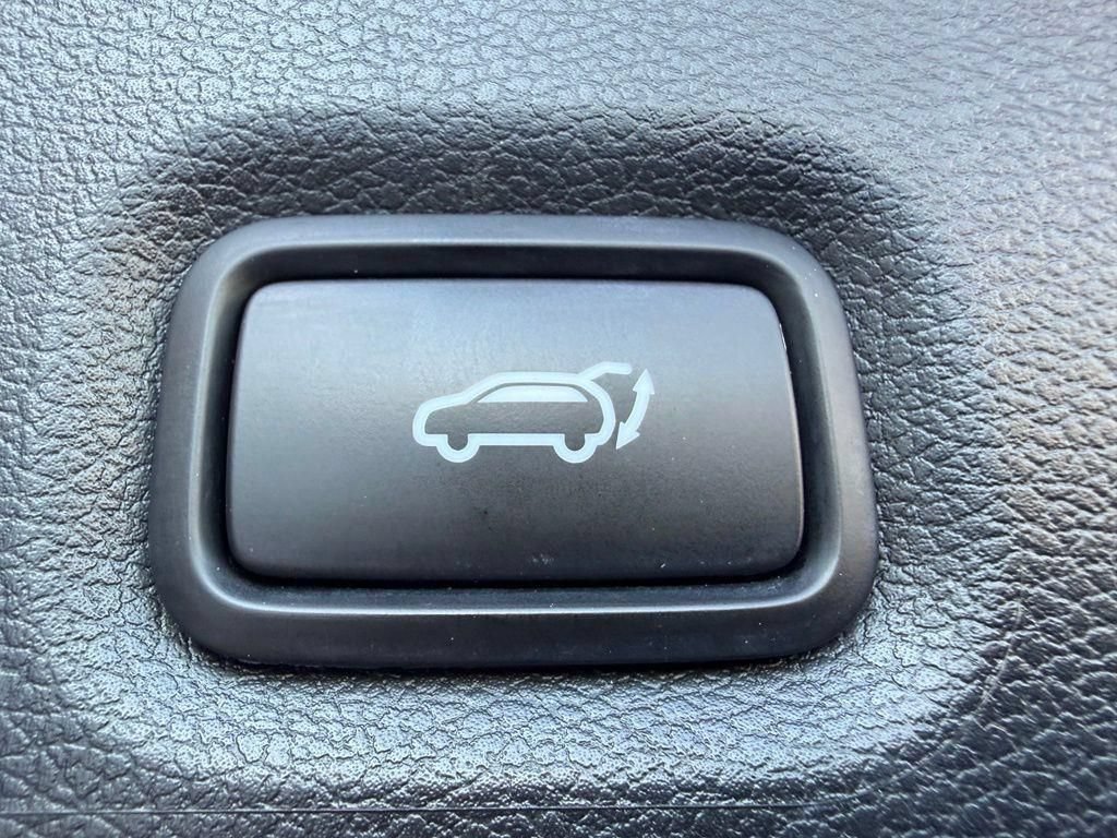Used 2023 Hyundai Santa Fe SEL FWD image 16