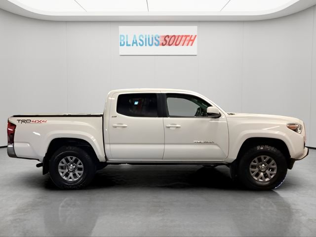 Used 2019 Toyota Tacoma SR5 AWD/4WD image 2