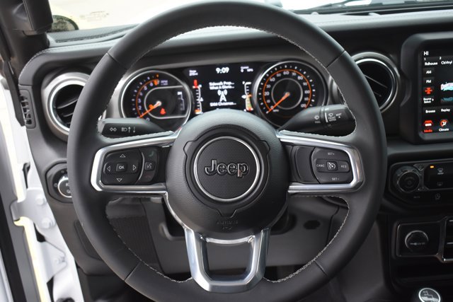 Used 2023 Jeep Gladiator Overland image 17