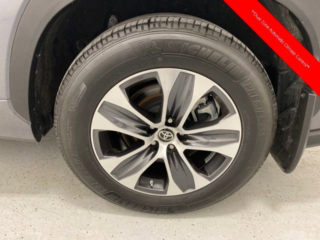 Used 2023 Toyota Highlander XLE image 10