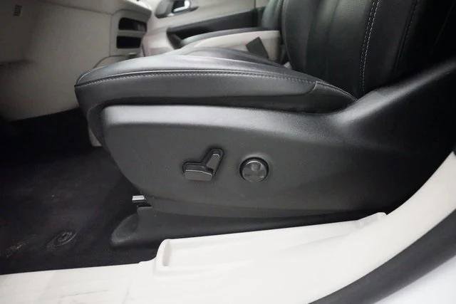 Certified 2024 Chrysler Pacifica Touring-L image 28