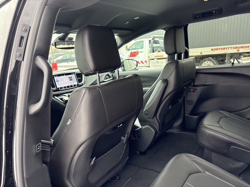 New 2026 Chrysler Pacifica Select w/ S Appearance Package image 12