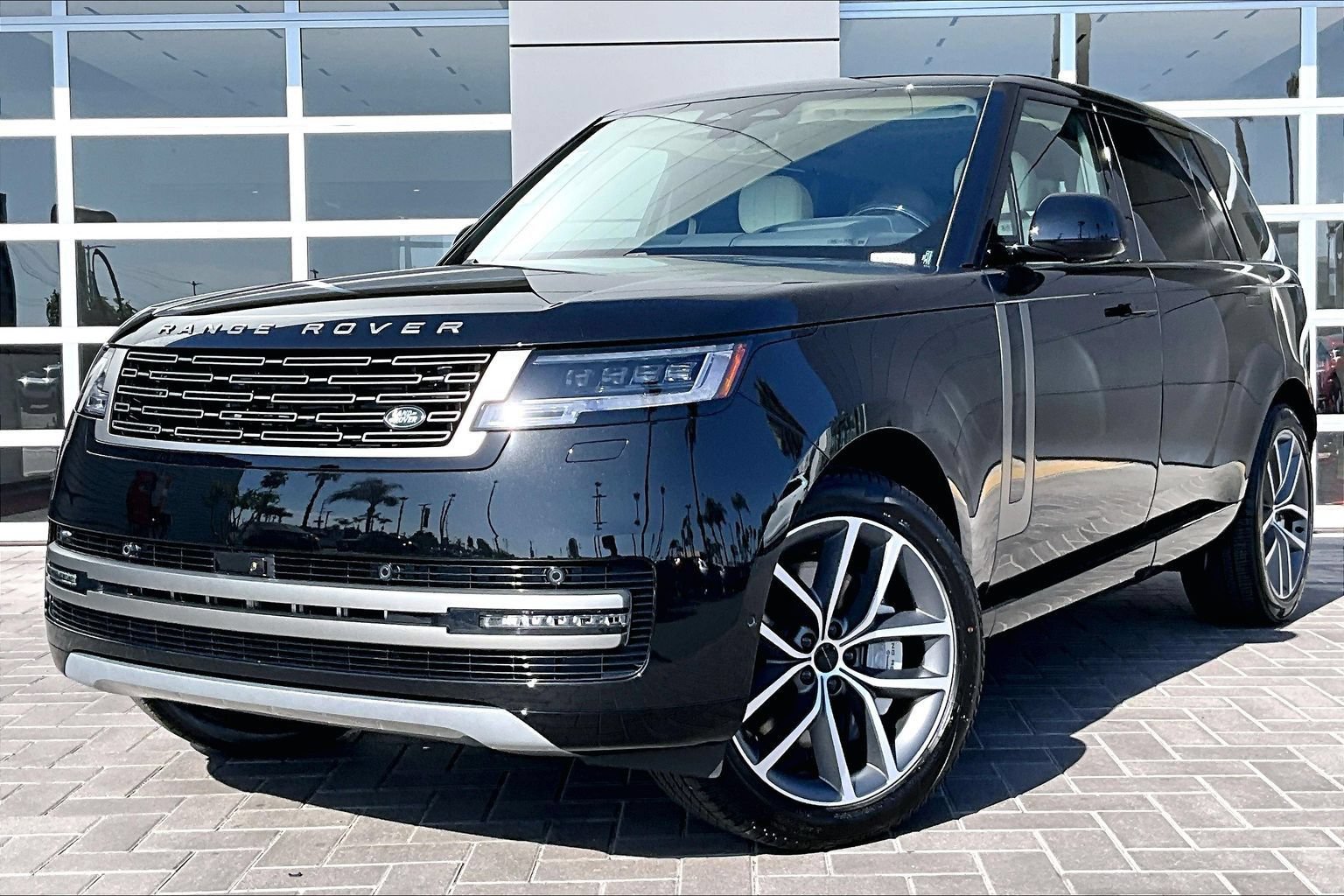 New 2026 Land Rover Range Rover Long Wheelbase SE AWD/4WD image 1