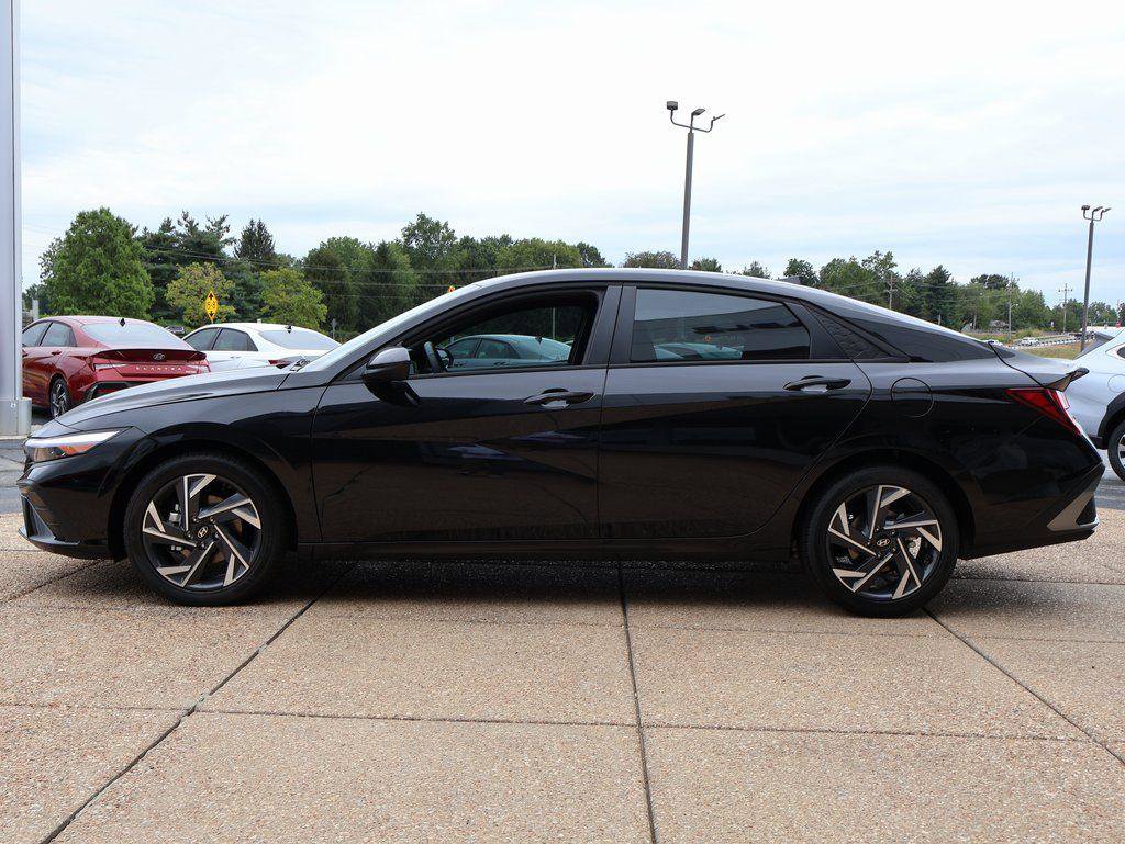 New 2025 Hyundai Elantra Sport image 3