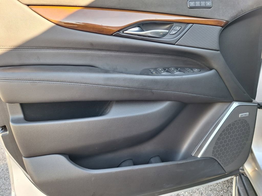 Used 2020 Cadillac Escalade Luxury image 32