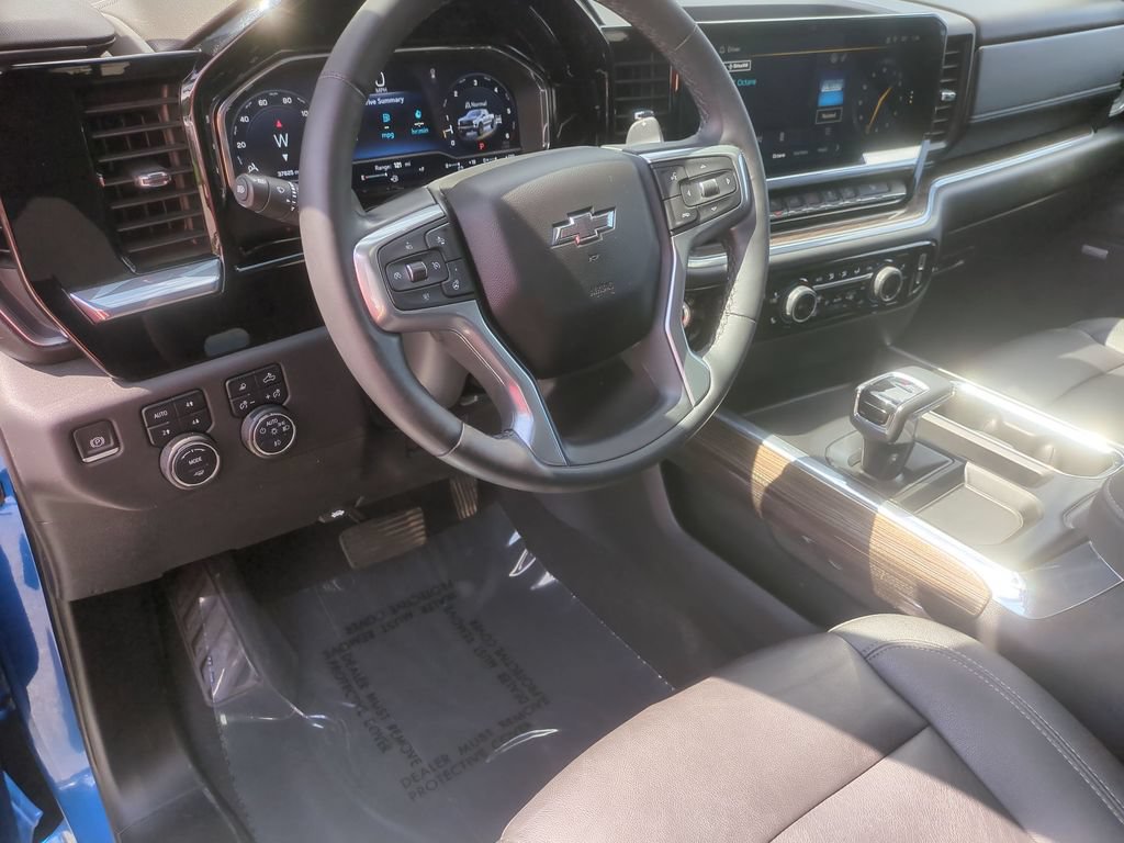 Used 2023 Chevrolet Silverado 1500 LT Trail Boss w/ LT Trail Boss Premium Package AWD/4WD image 9