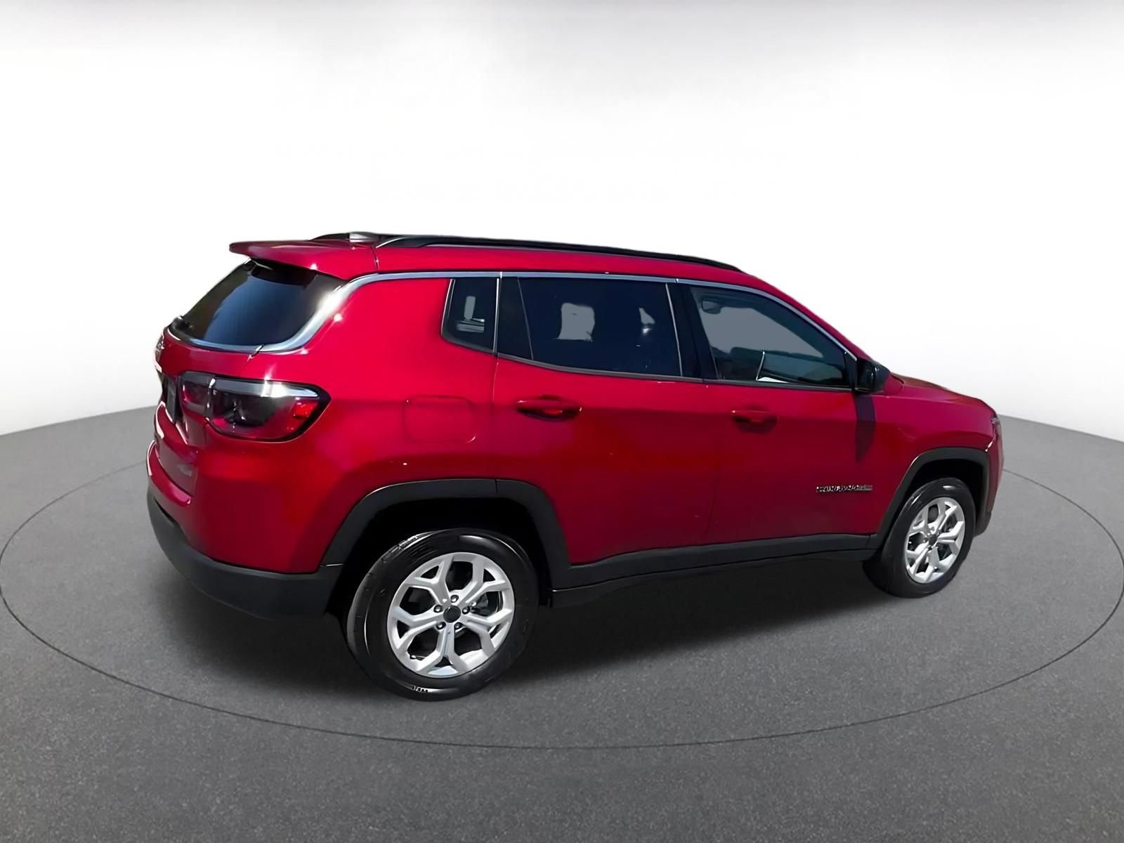 Used 2025 Jeep Compass Latitude AWD/4WD image 15