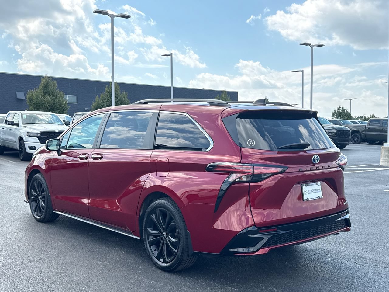 Used 2022 Toyota Sienna XSE FWD image 5