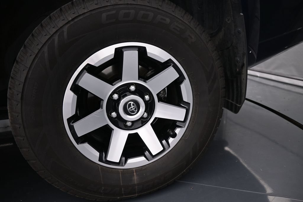 Used 2022 Toyota 4Runner TRD Off-Road Premium w/ Moonroof Package AWD/4WD image 15