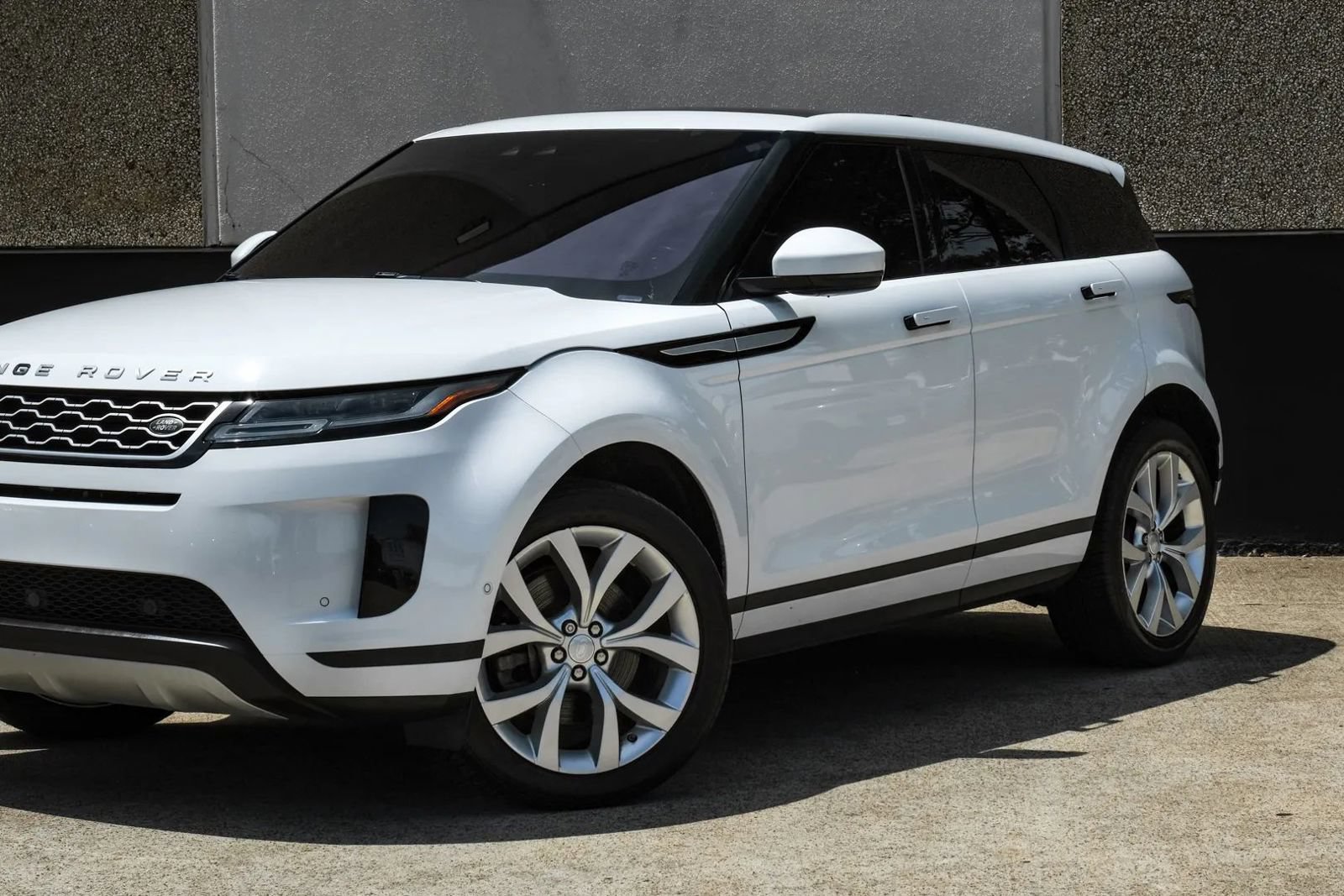 Used 2020 Land Rover Range Rover Evoque SE AWD/4WD image 6