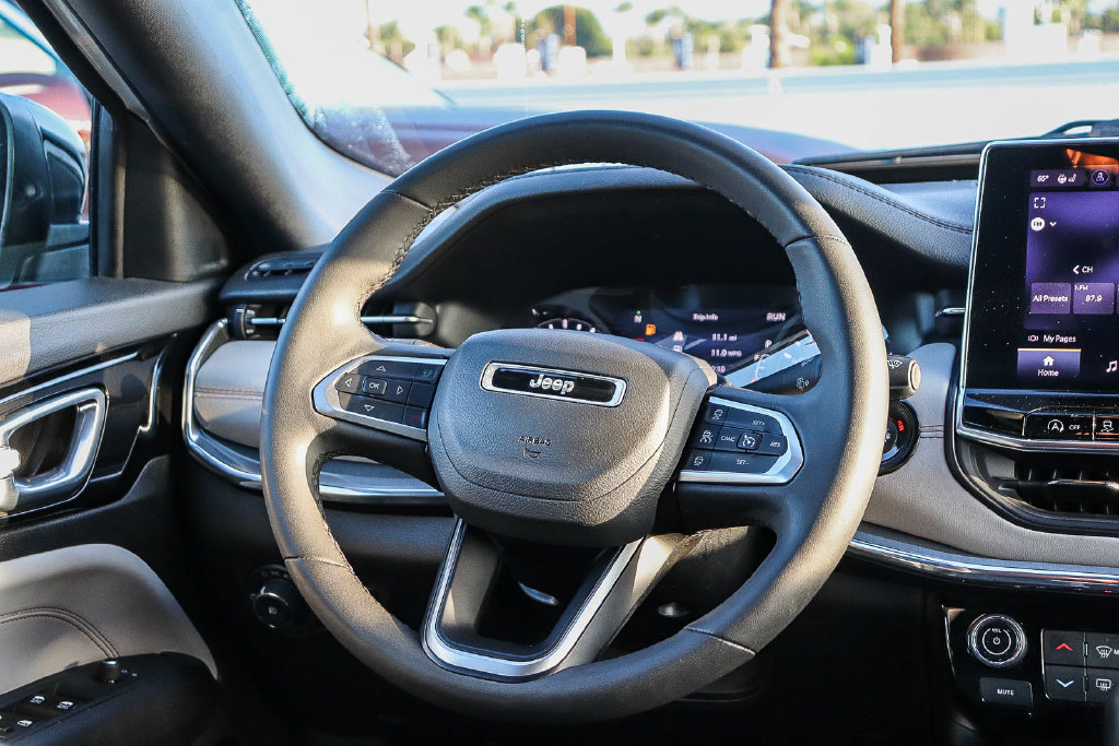 Used 2024 Jeep Compass Limited AWD/4WD image 17