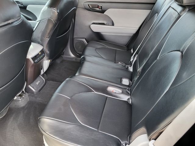 Used 2022 Toyota Highlander L image 18