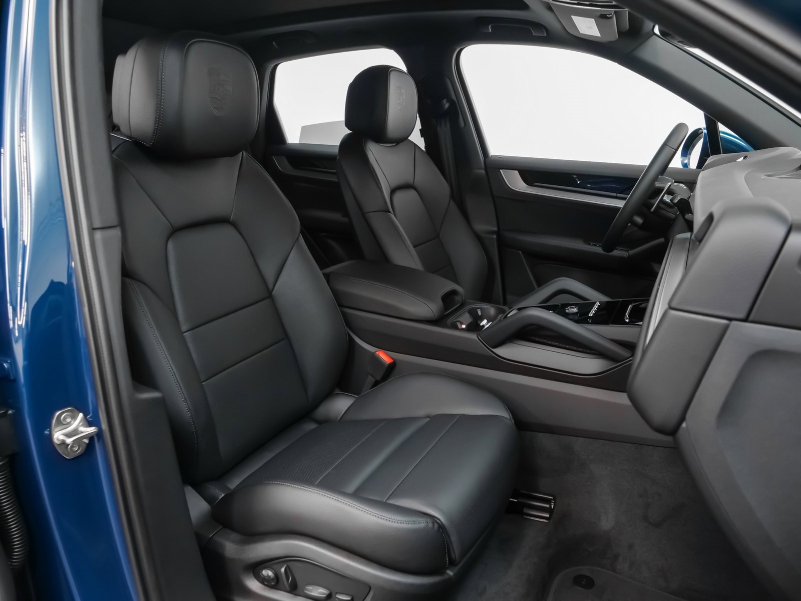 Used 2024 Porsche Cayenne image 23