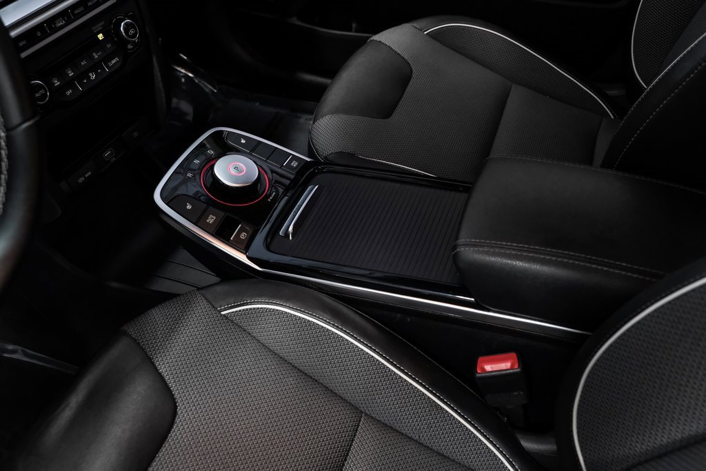 Used 2022 Kia Niro EX image 28