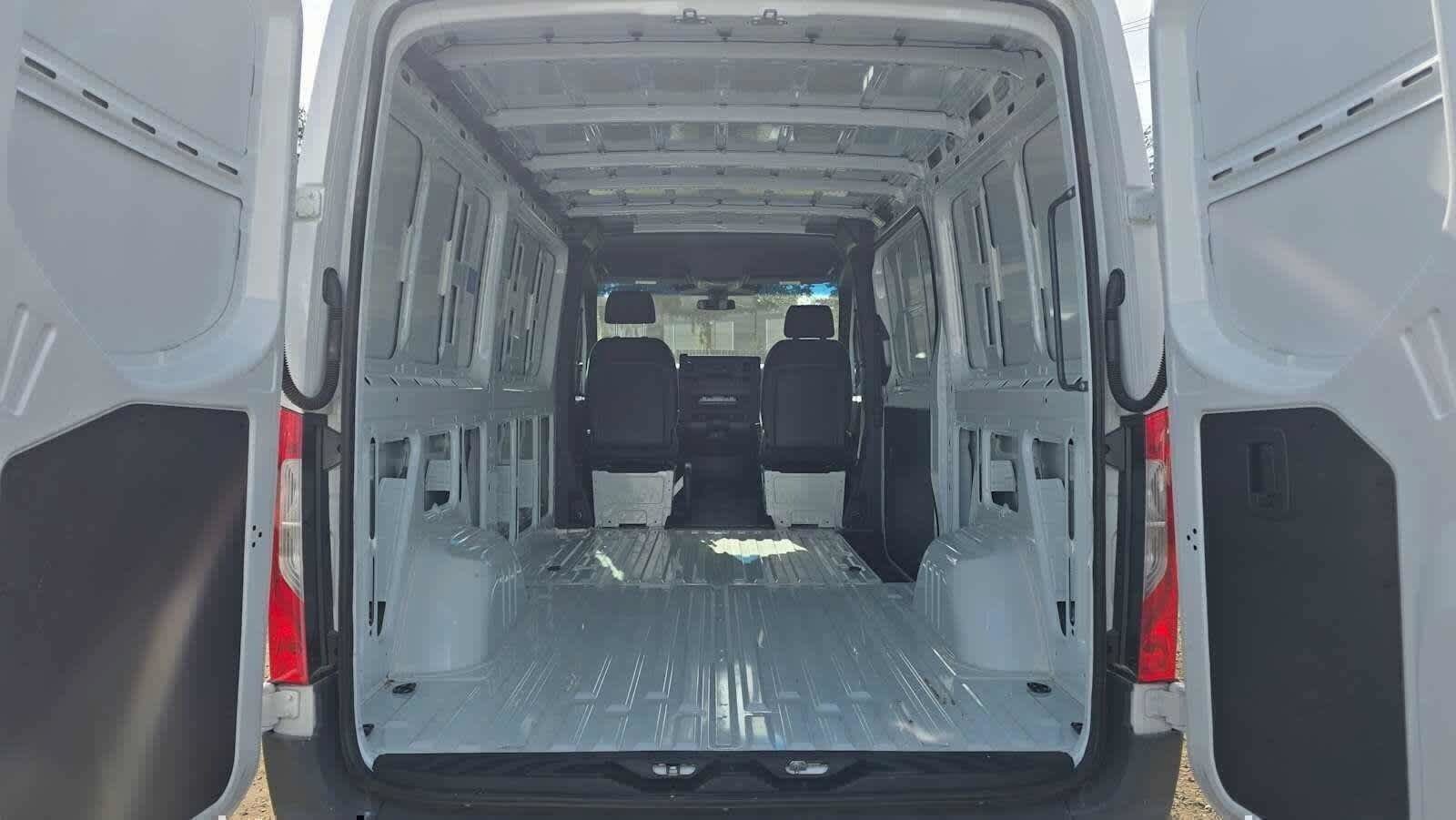 Used 2025 Mercedes-Benz Sprinter 2500 image 19