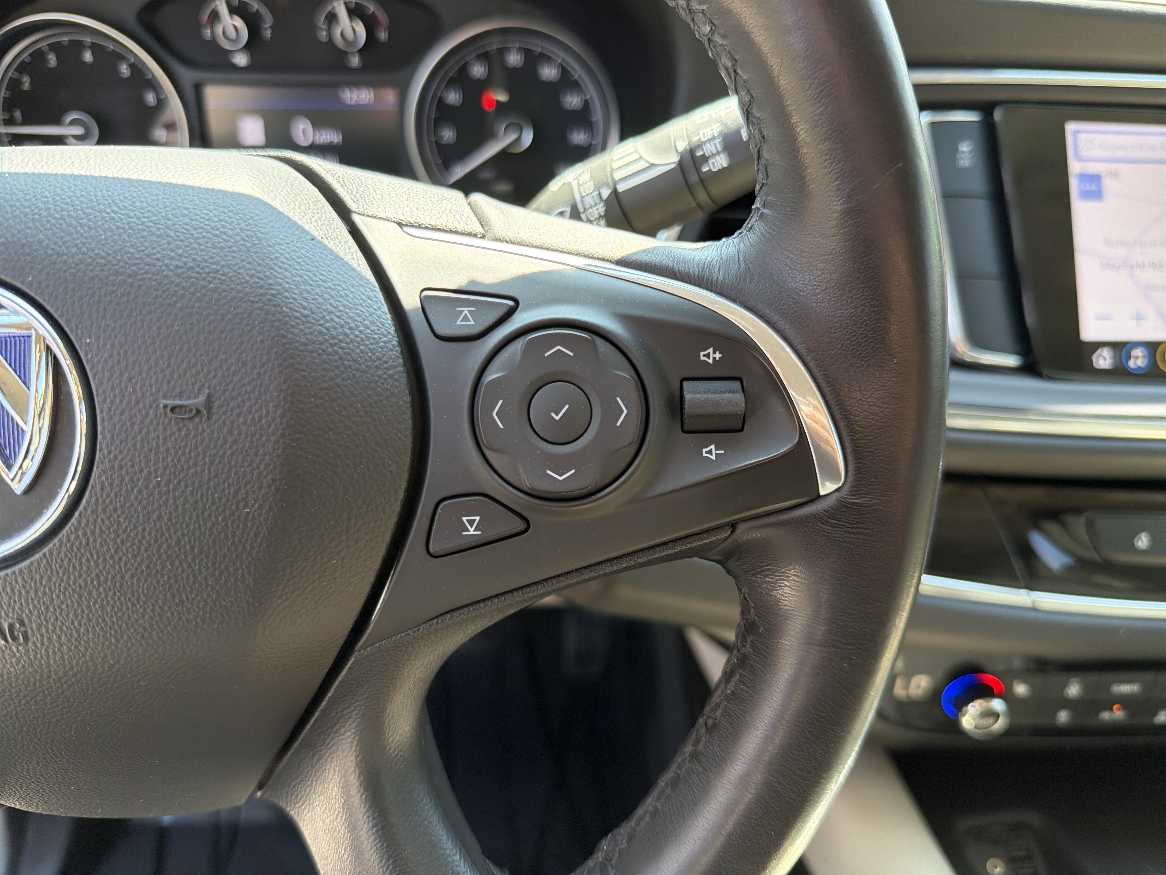 Used 2020 Buick Enclave Essence w/ Sound and Sites Package image 34